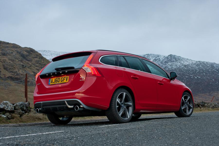  Volvo V60 T6 AWD R-Design 2011 года  (UK) (фото 6 из 11)